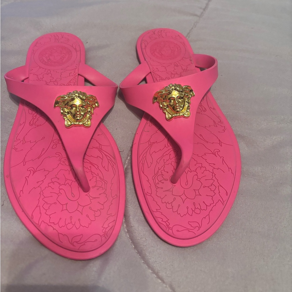 Versace thong sandals/flip flop fuchsia size 37.5.   (Authentic)